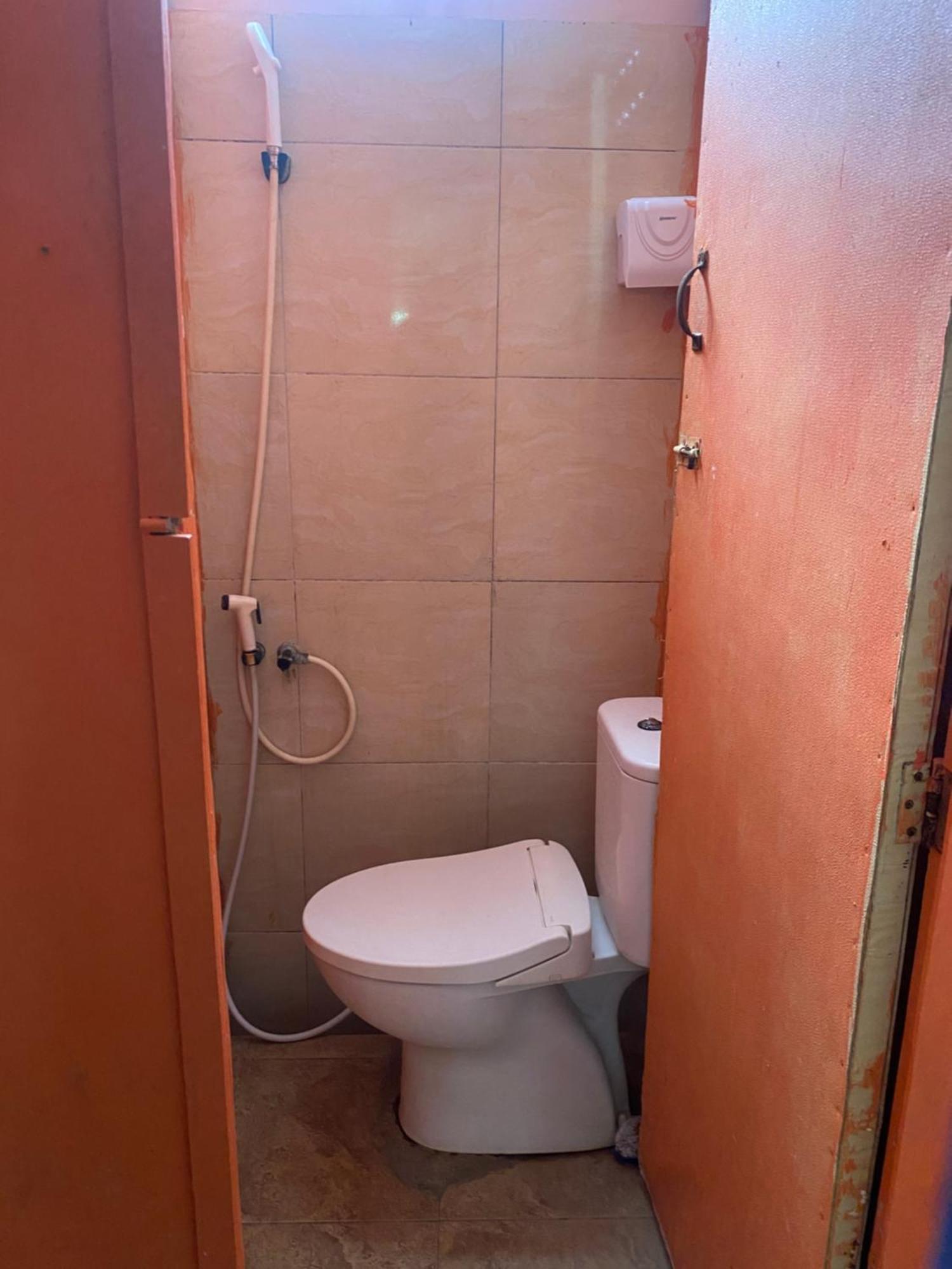 Cempaka Hostel Labuan Bajo Exteriör bild